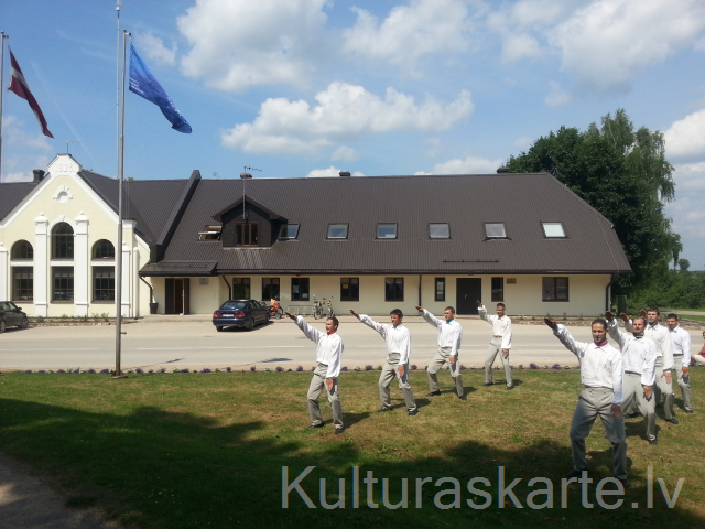Jauniešu deju kolektīvs "Rakari"
